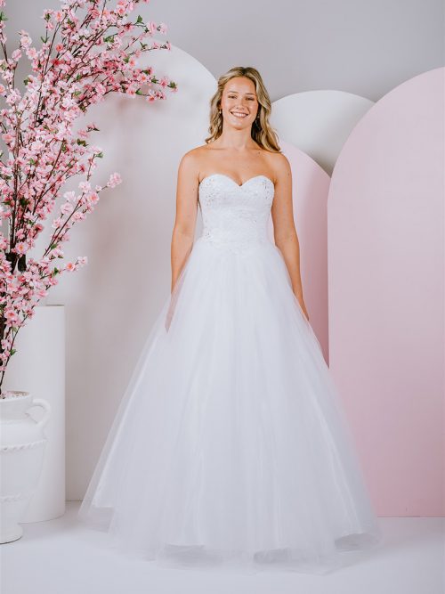 G255 unique ballgown a beaded sweetheart bodice and a full tulle skirt