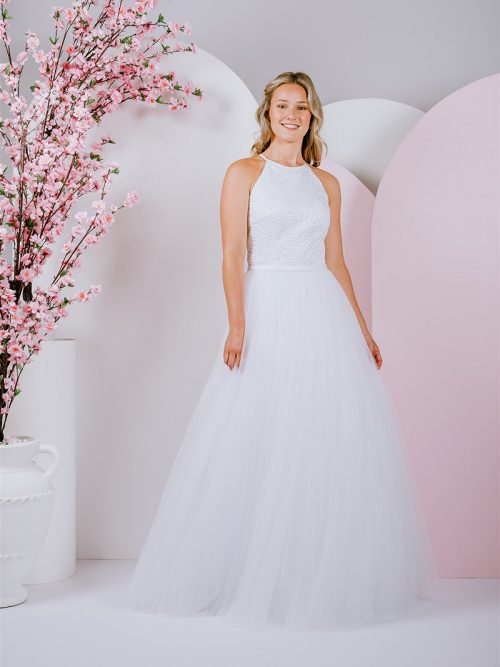 G260 gown features tulle and a sweet keyhole opening at the back