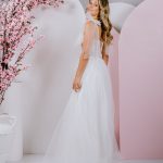 G291 UNLINED Dreamy tulle, with delicate placed lace appliques