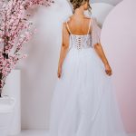 G291 UNLINED Dreamy tulle, with delicate placed lace appliques