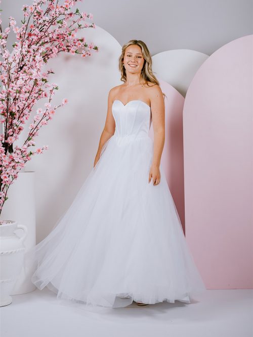 G305 Sweetheart neckline with exposed boning as the feature and tulle ballgown