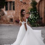 E206 Abella Wedding Dress – Timeless Elegance for Your Big Day